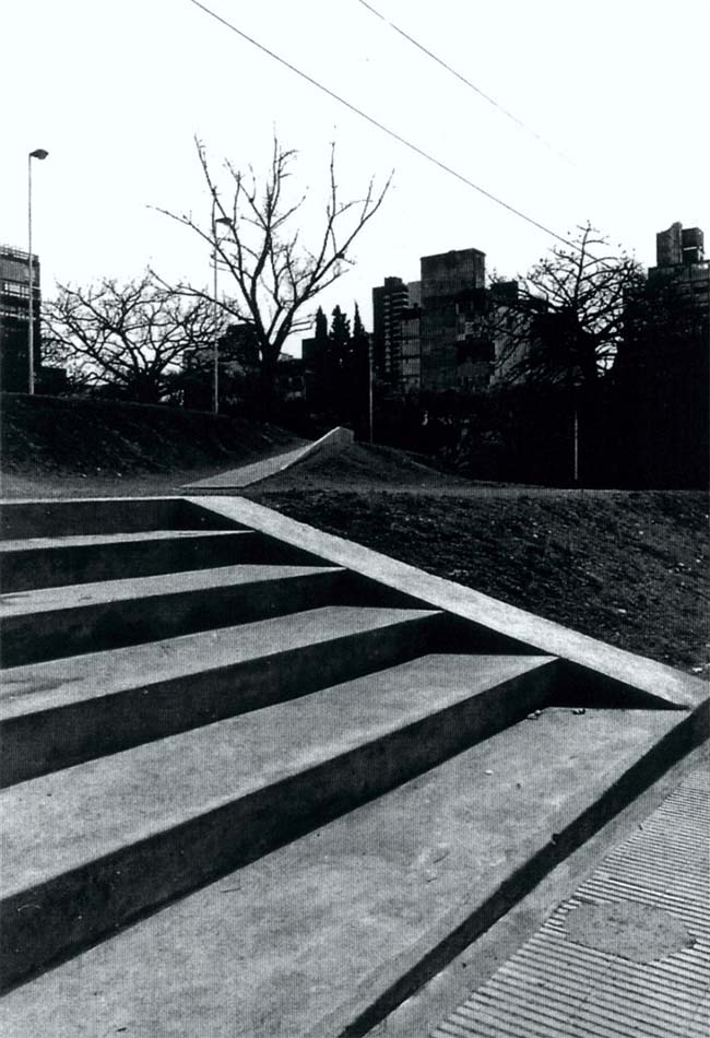 Gerardo Caballero y Ariel Giménez Rita, Plaza Santa Cruz (1989).