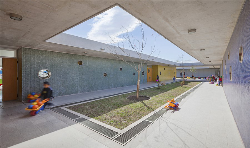 Jardín
municipal Barranquitas Sur, patio-galería-expansión, Santa Fe, 2012