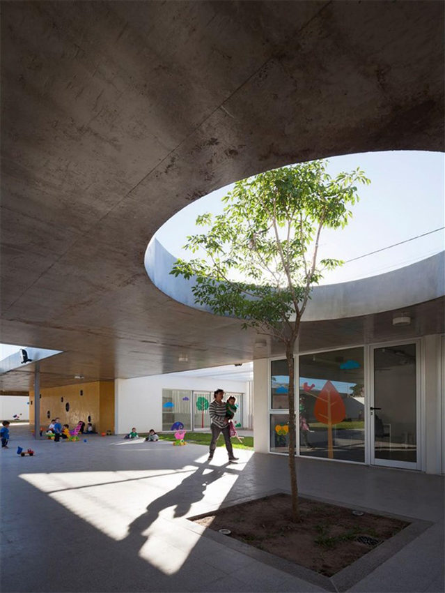 Jardín
municipal Coronel Dorrego, Secretaría de Planeamiento, Municipalidad de SantaFe, Santa Fe, 2015.