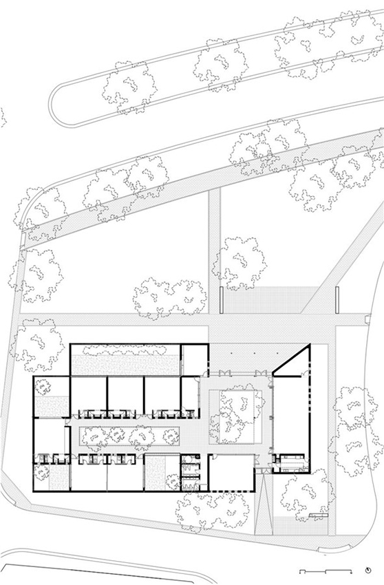 Jardín municipal Barranquitas sur. Planta con dos
patios centrales de distinto carácter. Santa Fe, 2012