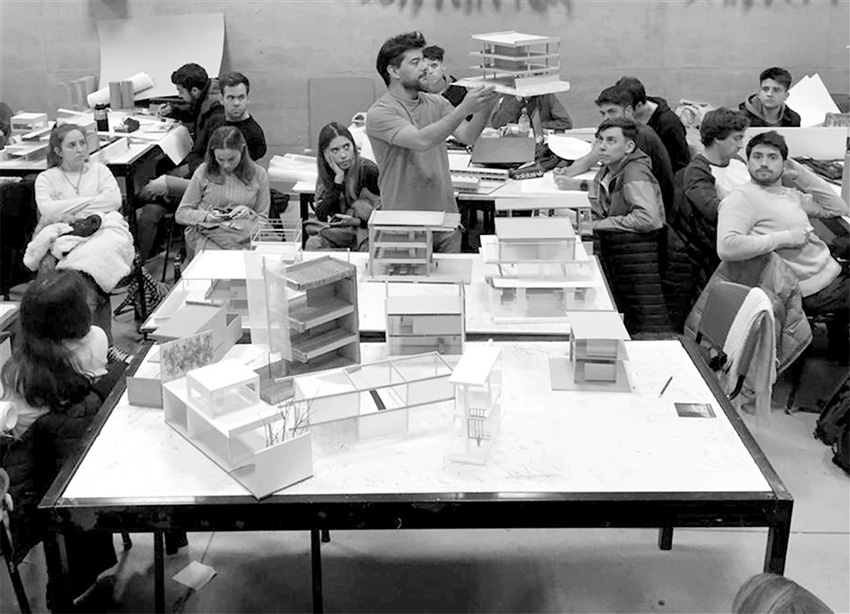 Seminario Taller en el marco de las
1ras. Jornadas nacionales “Diálogos entre educación y espacialidad. Aportesdesde la pedagogía, la arquitectura y el diseño a la construcción de espacios educativos”.