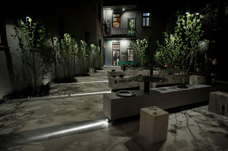 Sistema de
iluminaci&oacute;n desarrollado por Rub&eacute;n Amstel Lighting Group. M&aacute;s que una l&aacute;mpara
su propuesta implica un sistema integral.