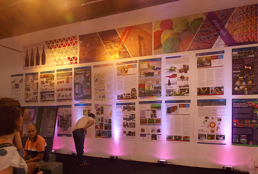 Exposici&oacute;n de trabajos finales de carreras
de dise&ntilde;o en el Congreso red DISUR, San Juan, Argentina.