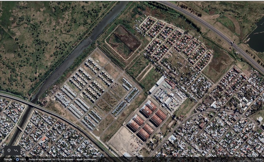  Imagen satelital del barrio El Mercadito: trama de la ciudad de La Plata y
urbanizaciones en proximidad. 