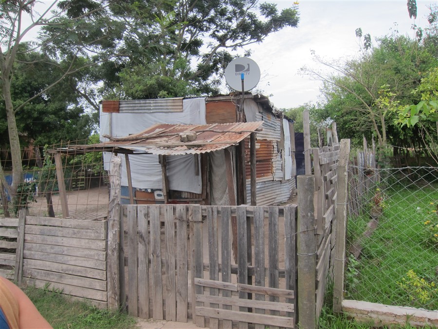 Casa autoproducida. Asentamiento &Aacute;valos,
ciudad de Resistencia, a&ntilde;o 2017.