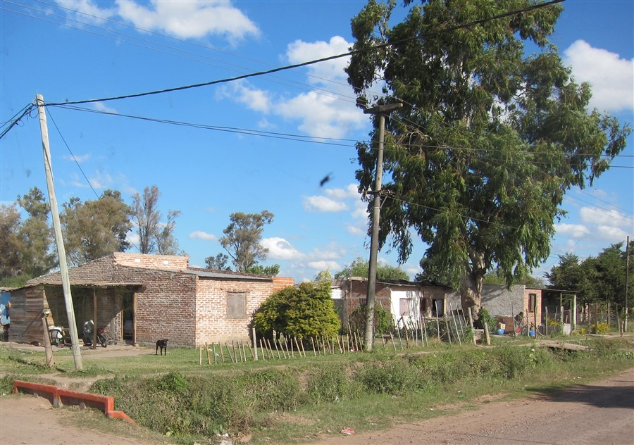 Casas autoproducidas. Asentamiento La Rubita,
ciudad de Resistencia, año 2012.