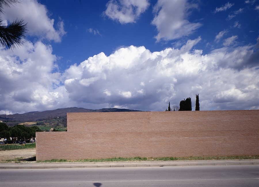 La pared exterior. Cementerio de Sansepolcro, 1997-2000.