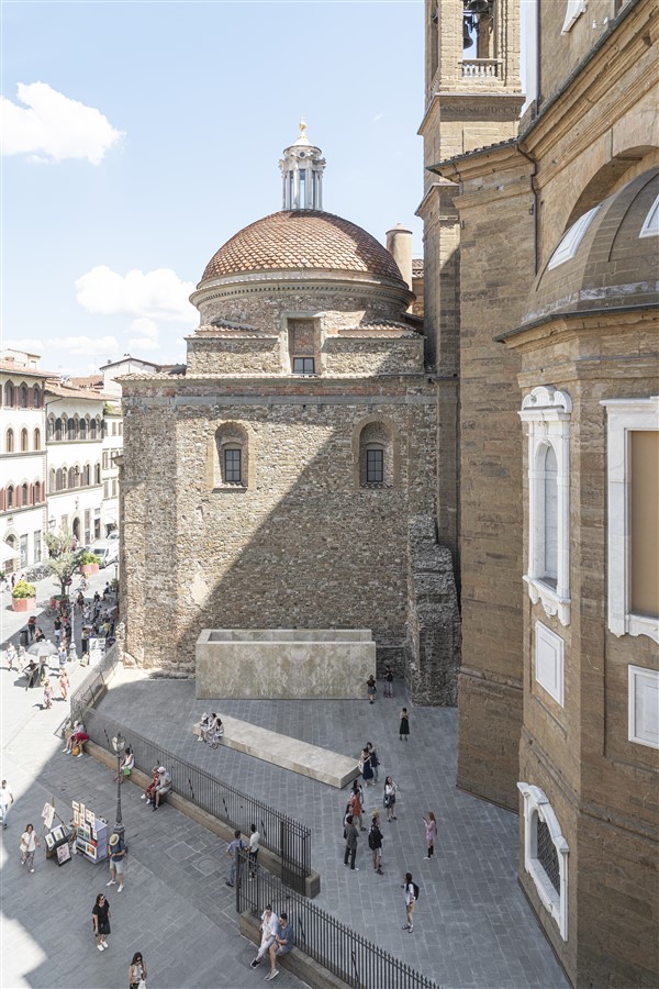 Vista desde arriba. Nueva salida del Museo de las Capillas de los Medici,
Florencia, 2023.