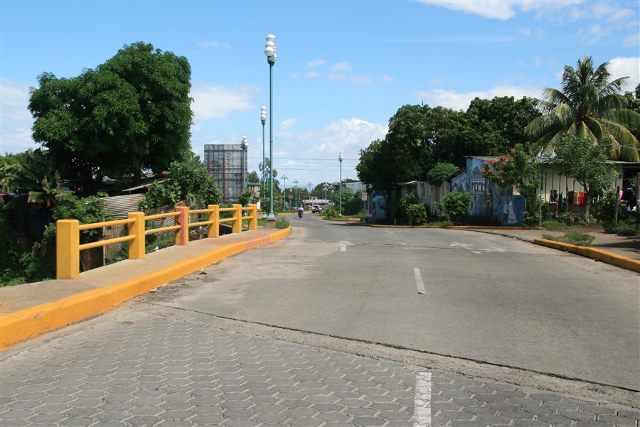 La extensi&oacute;n de la pista Cardenal Miguel Obando y Bravo (vista Este-Oeste).